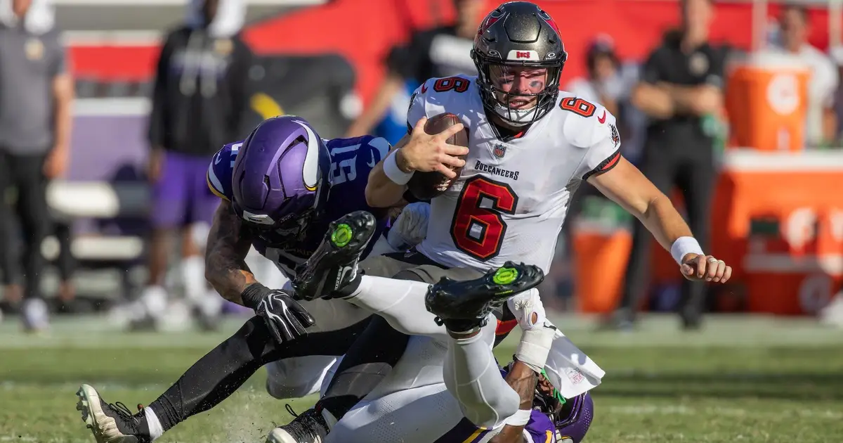 Baker Mayfield dislocates thumb on throwing hand during Buccaneers' loss to Vikings