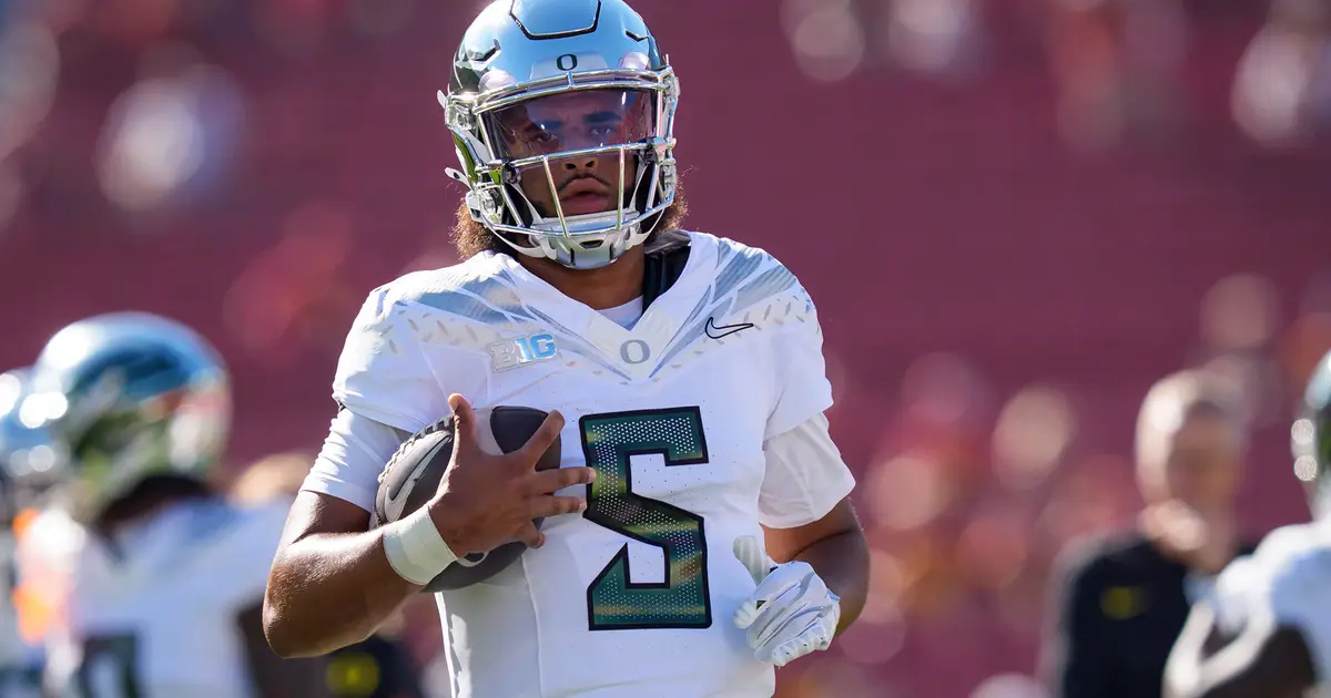 Oregon star QB Dante Moore carted off vs. USC after taking violent late hit in second quarter of Big Ten tilt