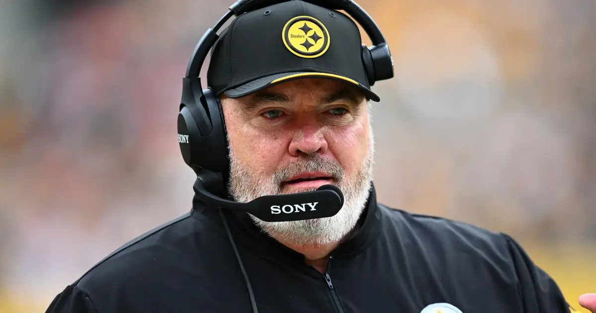 Pittsburgh coach Mike McCarthy suffers injury during Steelers' game vs. Buccaneers