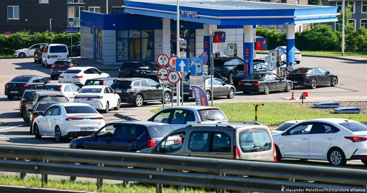 Gas queues grow as Ukraine targets Russia fuel supply
