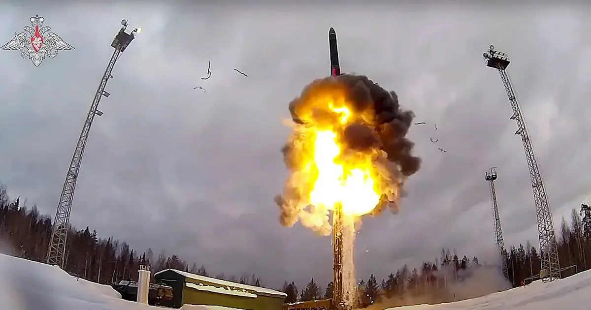 US - Russia nuclear arms treaty expires , leaving no binding limits on weapons