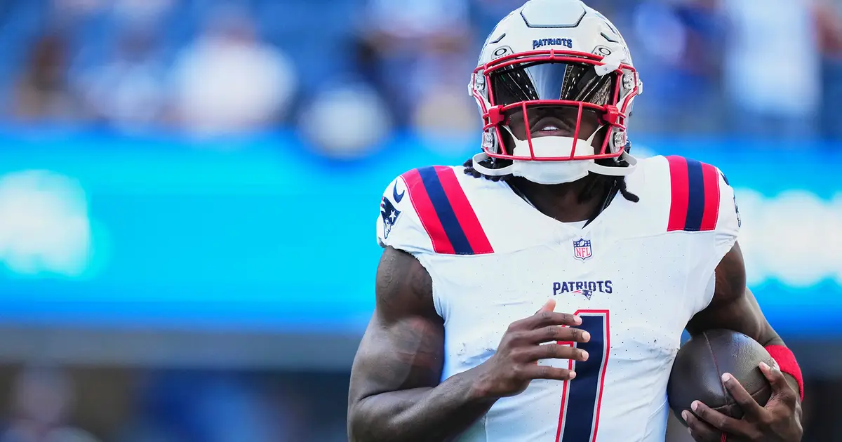 Patriots Star WR A.J. Brown Suffers Ankle Injury vs. Seahawks