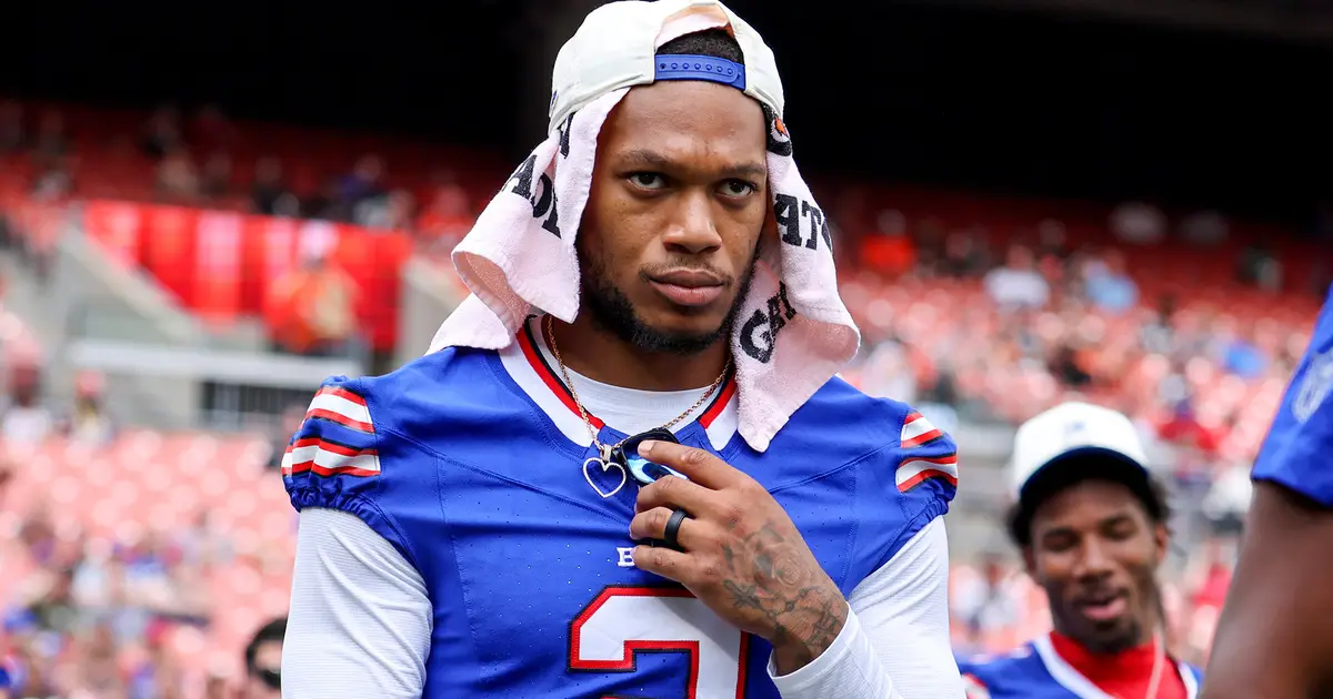 Bills Standout WR DJ Moore Departs Game vs. Lions (Shoulder, Stinger)