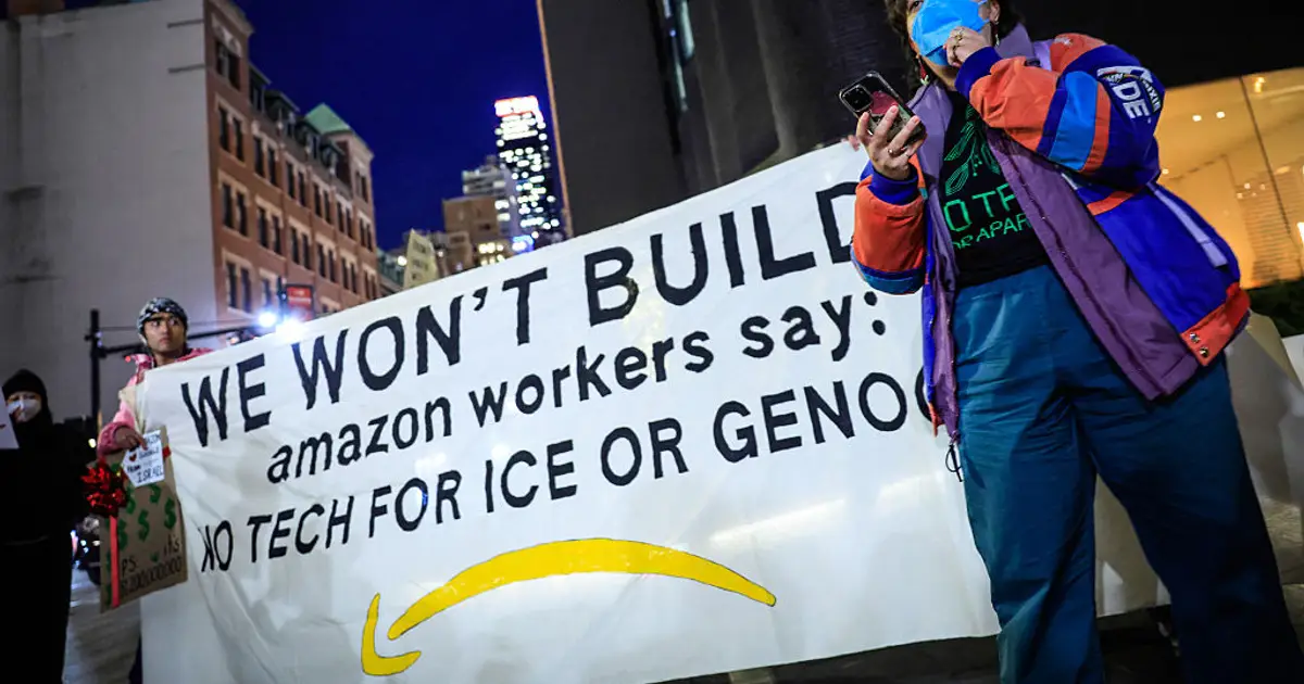 Protesters Demand Amazon Cut Ties With ICE and Palantir