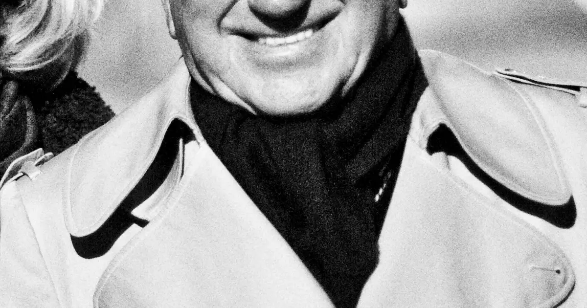 Ernest Chambers, ‘The Smothers Brothers Comedy Hour’ Showrunner, Dies at 97