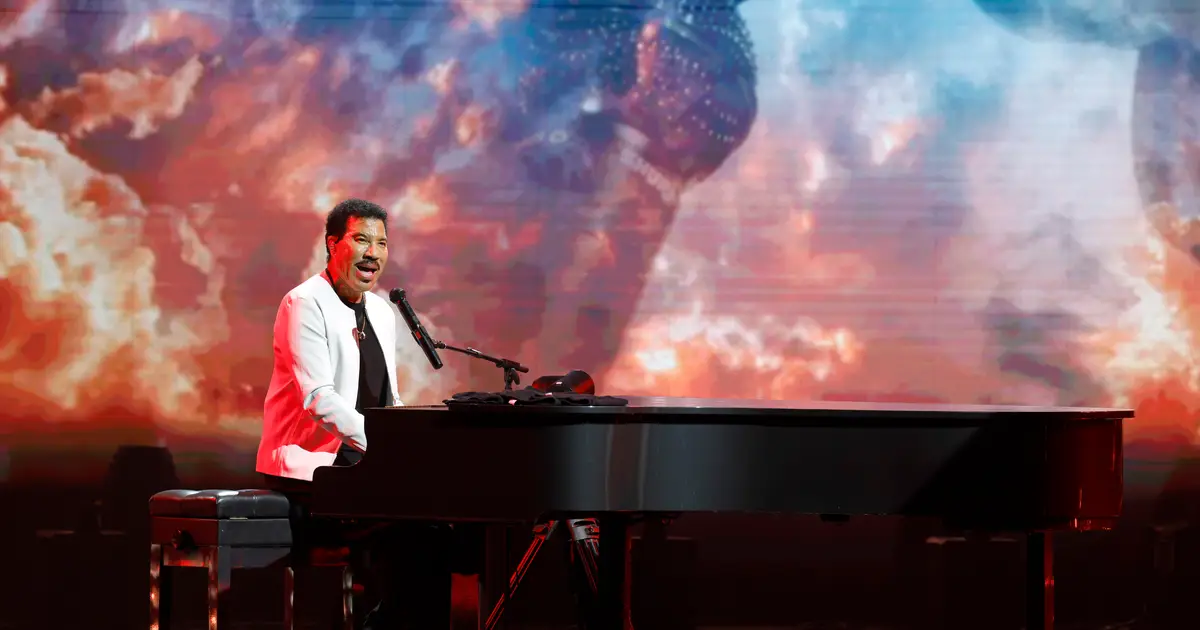 Lionel Richie Cuts Set Short After Falling Ill During Opening Night of Tour in Minnesota