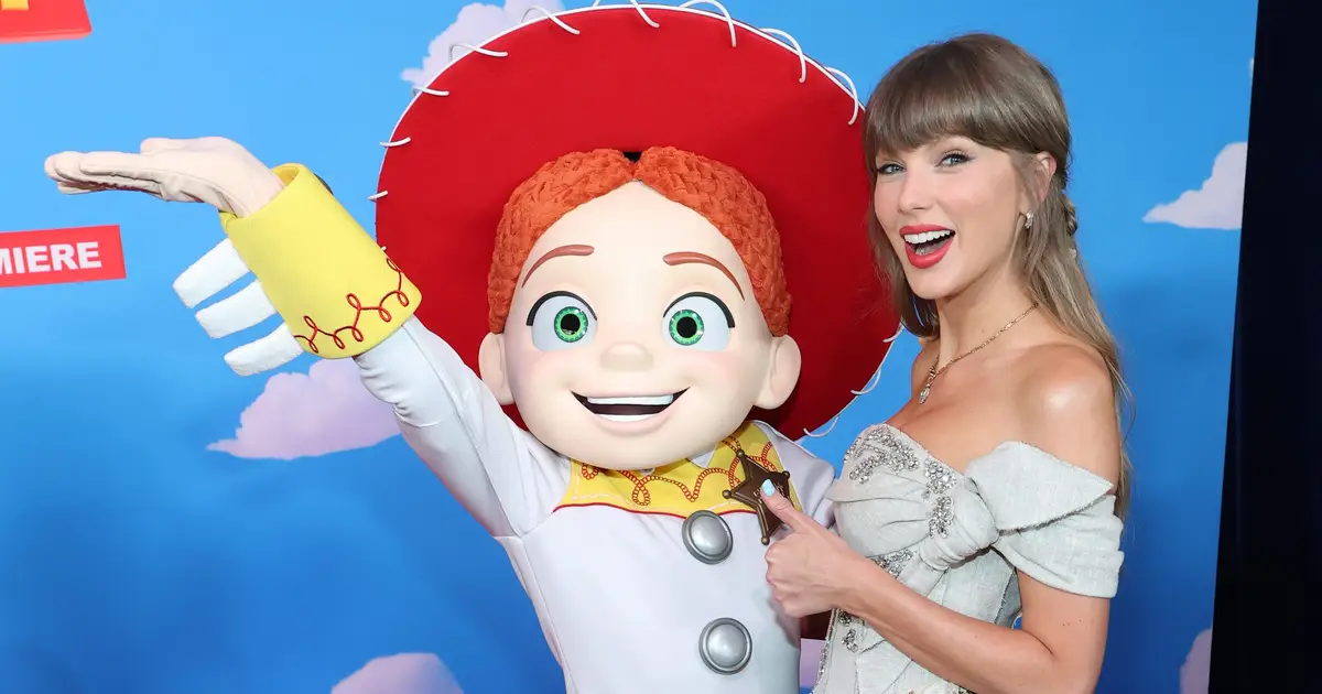 Taylor Swift’s ‘Toy Story 5’ Song ‘I Knew It, I Knew You’ Bows at No. 1, Becoming Her 15th Hot 100 Topper