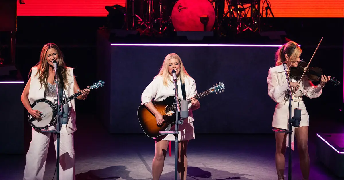 Here’s to the Chicks as the Band of the Sesquicentennial, as Group Performs First U.S. Show in Three Years at SoCal’s Yaamava’ Theater: Concert Review