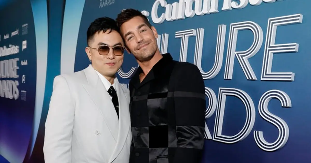 Las Culturistas Culture Awards Recap: Rachel Zegler Covers ‘Fame Is a Gun,’ Lisa Kudrow Takes the Stage and All the Best Moments