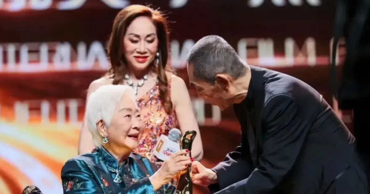 Lisa Lu, Centenarian Actor and Shanghai Lifetime Achievement Honoree, Reunites With Fans at Screening of Restored ‘The Arch’