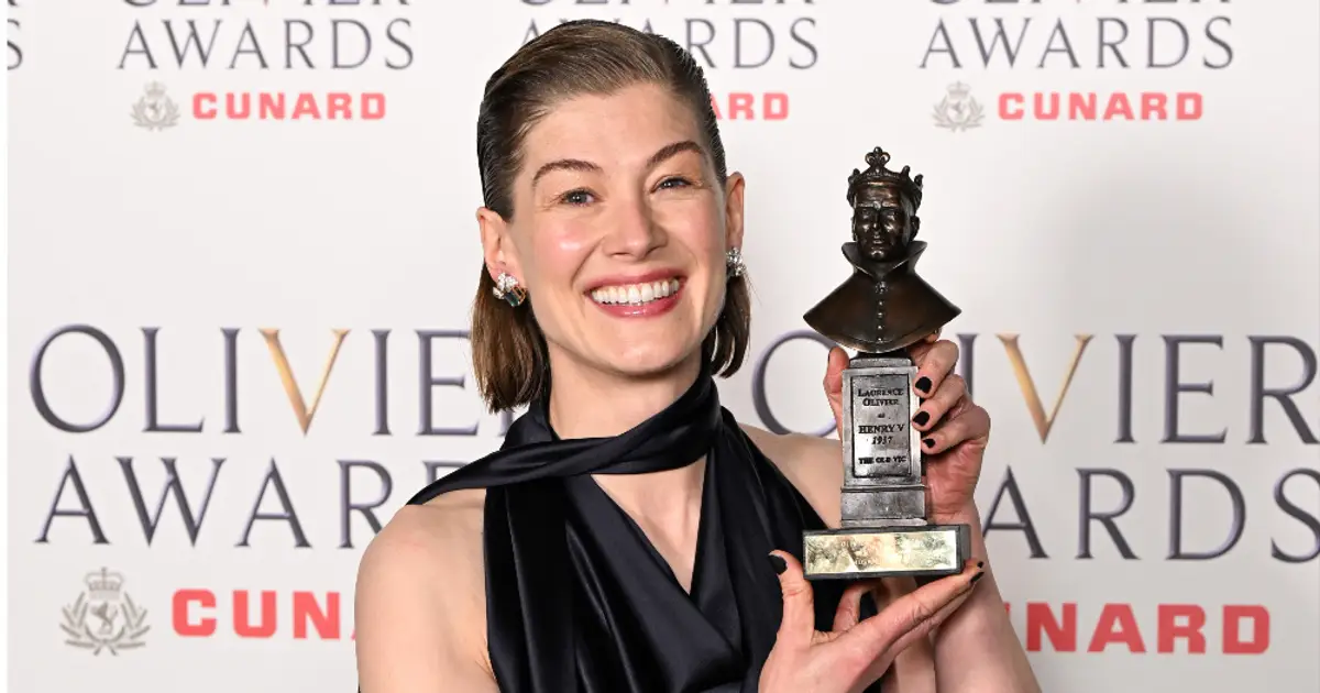 Rosamund Pike Calls Out Audience Member for Texting During Performance of Legal Drama ‘Inter Alia’
