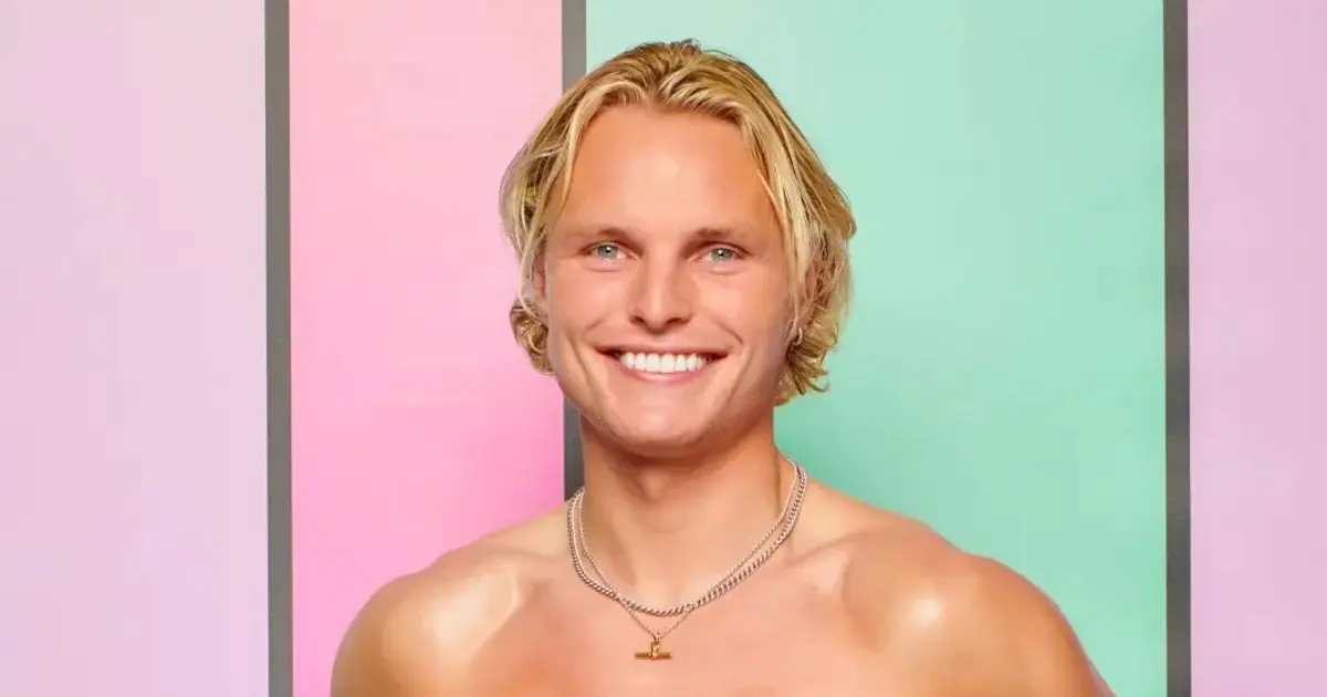 ‘Love Island UK’ Contestant Drops Out of Show Days After Show Premieres