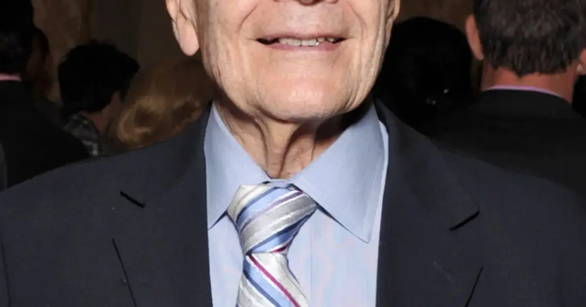 Dixon Dern, Influential Entertainment Lawyer, Dies at 97