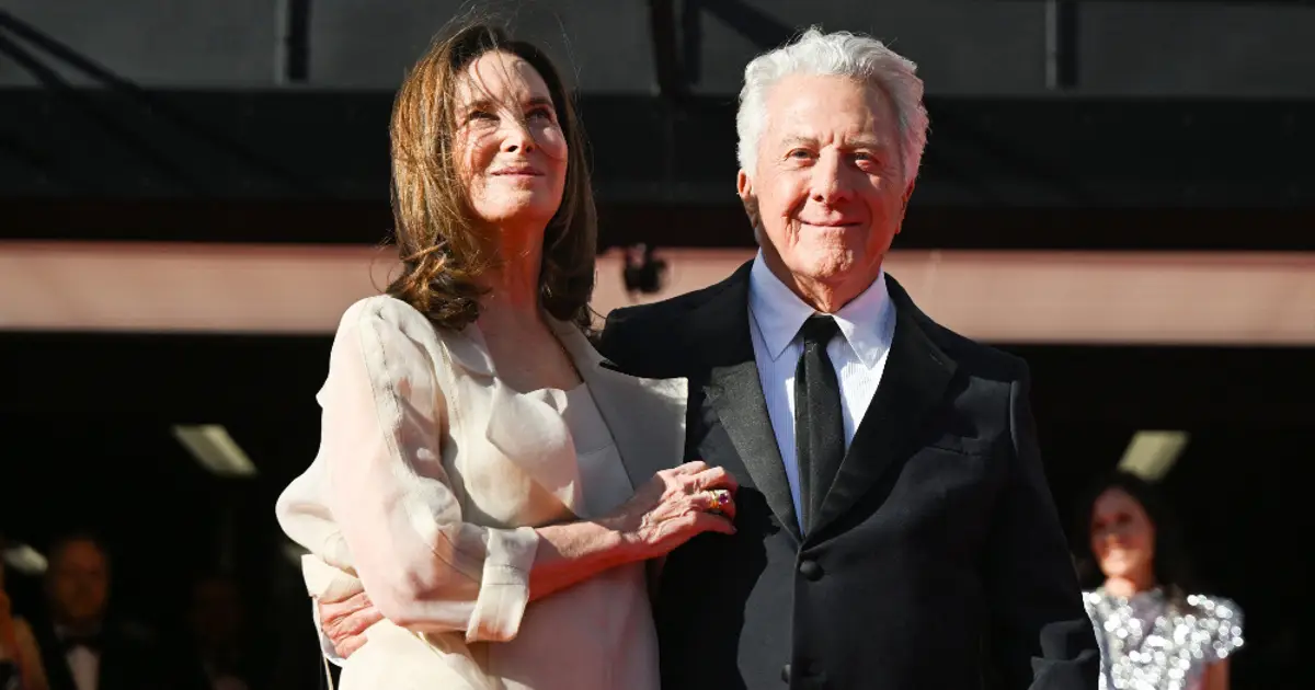 Dustin Hoffman Says America Is as ‘Divided’ as During Vietnam War … and Jokes He Is Still Trying to Figure Out Who He Is