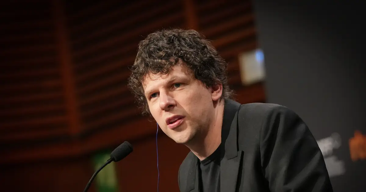 Jesse Eisenberg on ‘The Debut’ and How Community Theater Saved Him as a ‘Shy’ Child Who Was ‘Made Fun of in School’: ‘Suddenly Everyone Was So Nice’