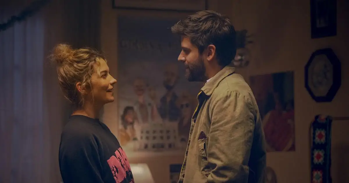 ‘All That She Wants’ Review: Annie Murphy and Cooper Raiff Are Well-Matched in a Generation-Gap Romcom