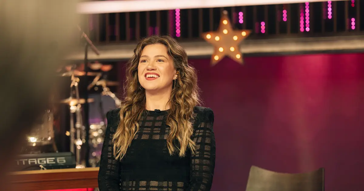 Kelly Clarkson vs. Art of Play: Footage Revealed of Singer’s Visit to Brooklyn Novelty Store She Slammed for ‘Pretty Woman’ Treatment