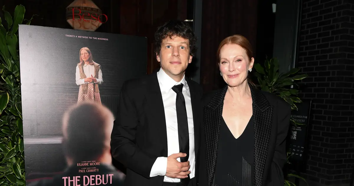 ‘The Debut’: Jesse Eisenberg Praises Oscar Frontrunner Julianne Moore’s ‘Perfect Performance’ at NYFF