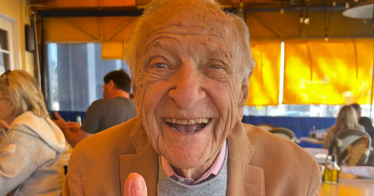 Gene Schwam, Veteran Hollywood Publicist to Elvis Presley, Julie Andrews and More, Dies at 96