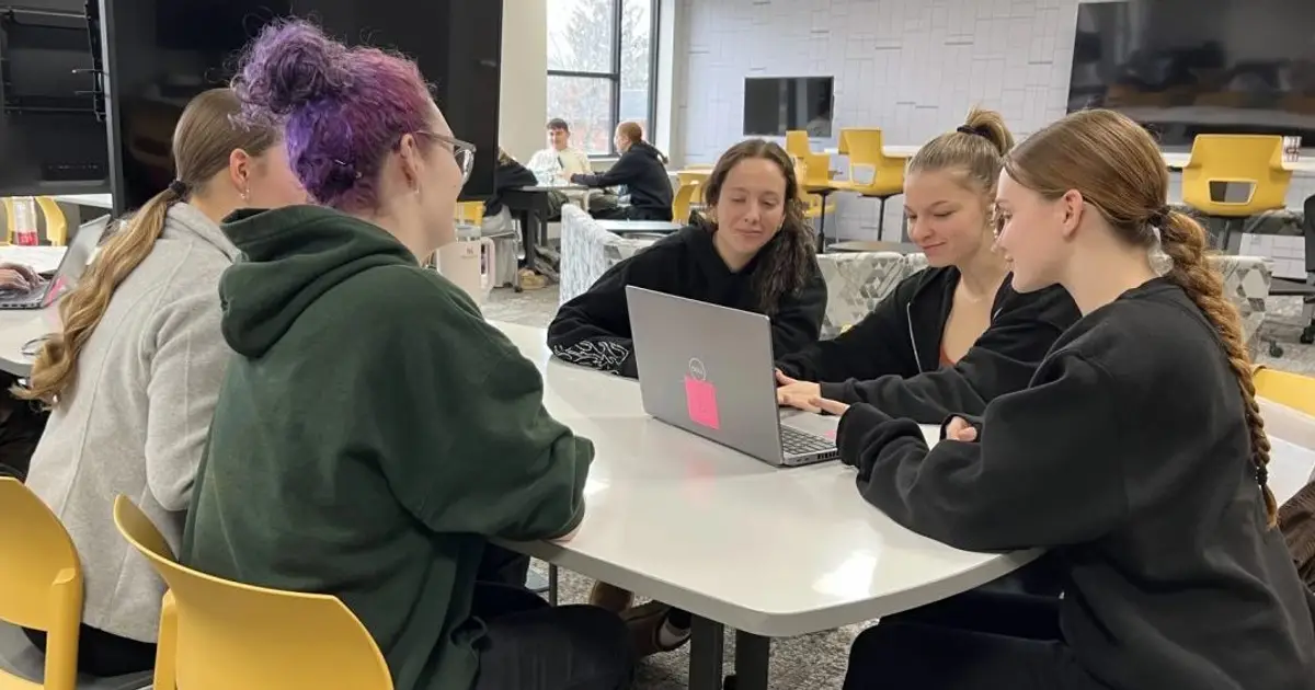 Homicide cases often go cold . Ohio students are  defrosting  them