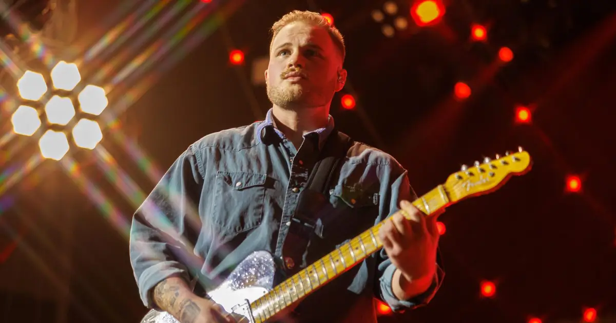 Zach Bryan Shares Heartfelt Note To His Late Mother , Detailing His Wedding Day