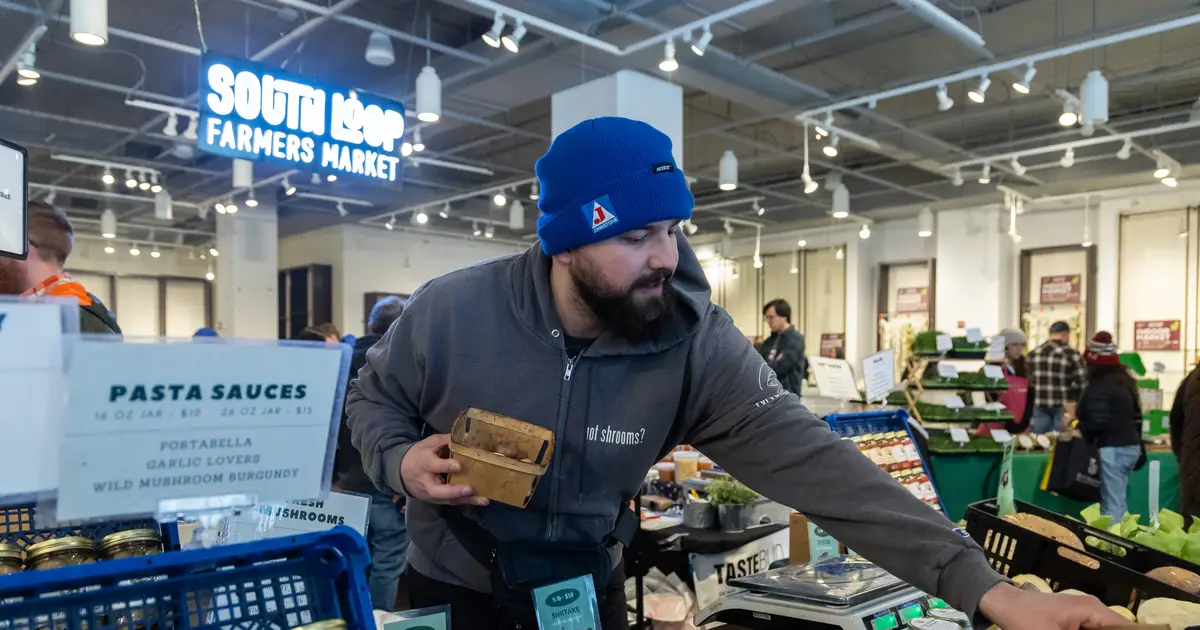 Bitter cold couldnt keep shoppers away from South Loop market