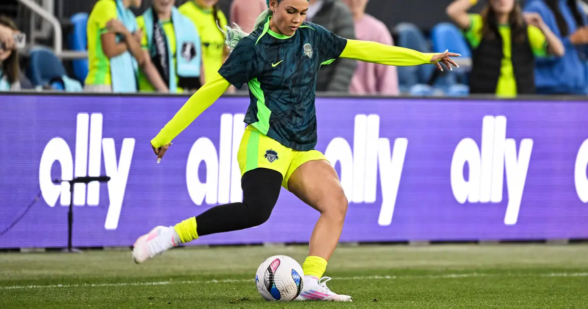 Trinity Rodman signs record 3 - year deal with Washington Spirit