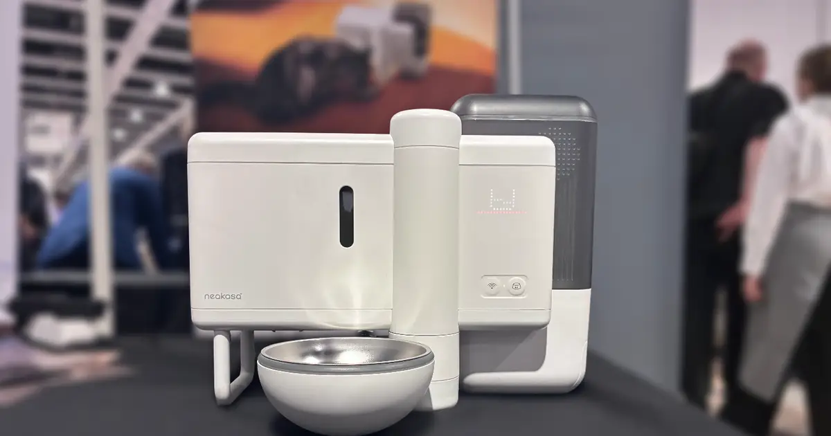 This New Auto-Pet Feeder Is Basically an Instant Pot for Cats
