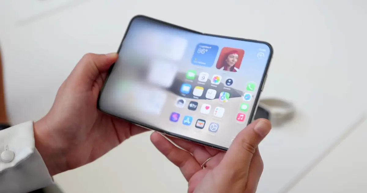 The iPhone Duo’s Unfolding Animation Is Giving Z Fold 8 Owners FOMO, but Not Me