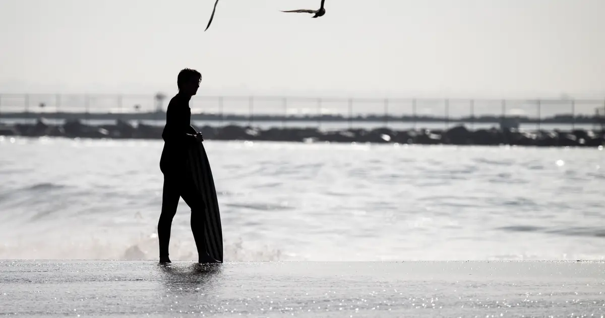 Summer - like weather lingers in Southern California , but cold weather is coming