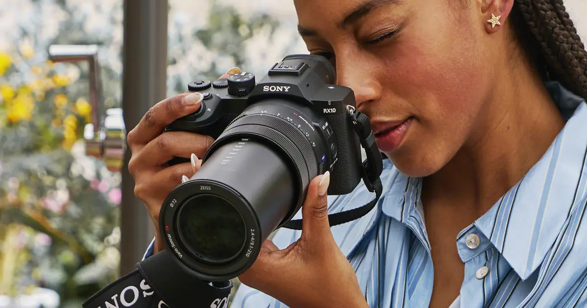 Sony's RX10 V superzoom finally arrives with a new design and 4K 120p video