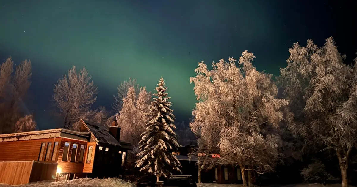 Parts of the U . S . could see northern lights Monday