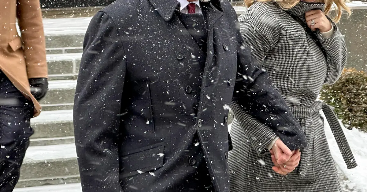 Former DEA agent sentenced to 5 years in prison for using badge to protect drug trafficking friends