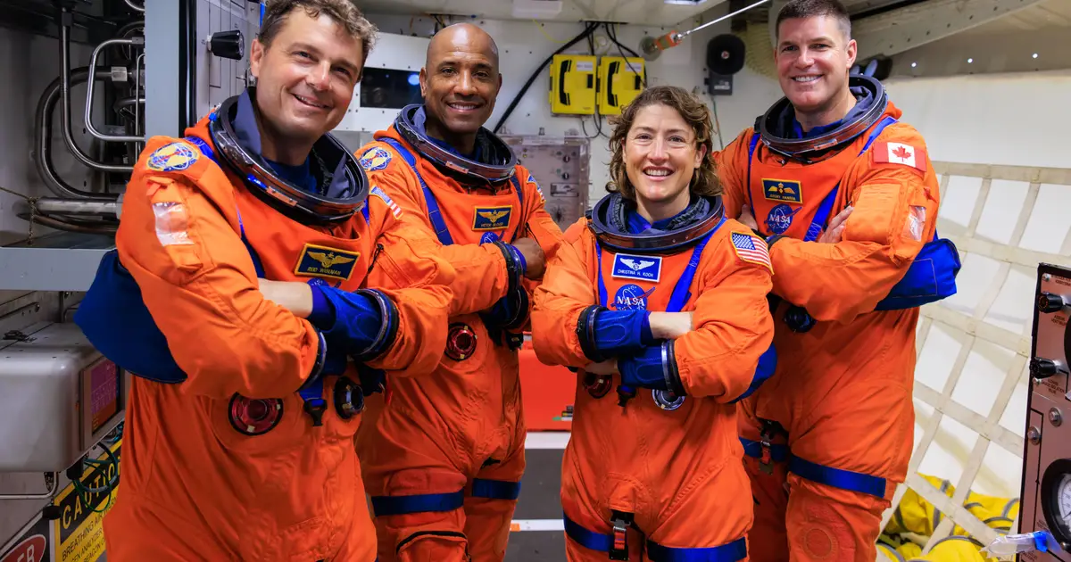 Preparing for Artemis II : Training for a Mission Around the Moon