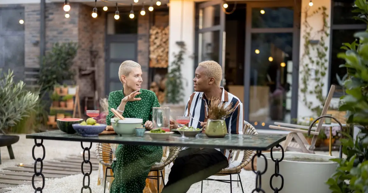 Why do people ask so few questions in conversation?