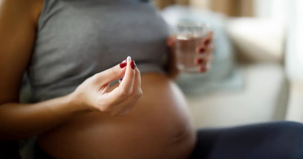 Common painkiller use in early pregnancy linked to smaller ovaries and testes