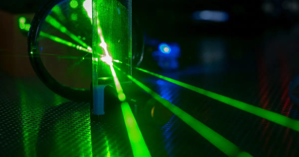 Swimmer made of quantum light breaks Newton’s third law