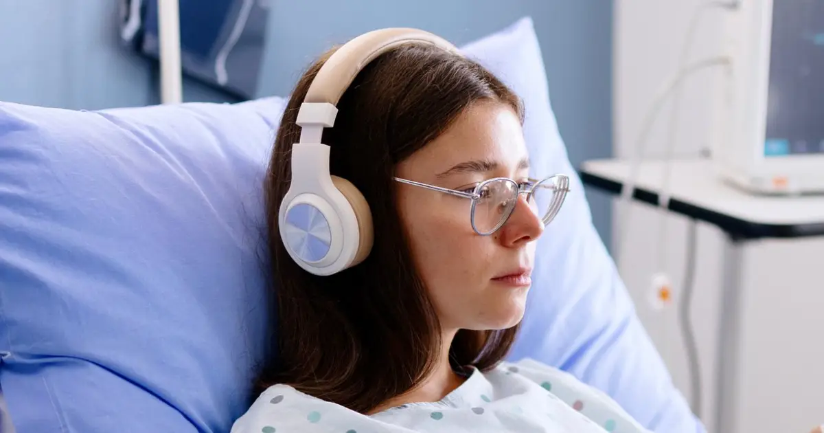 Noise-cancelling headphones prevent vomiting after surgery