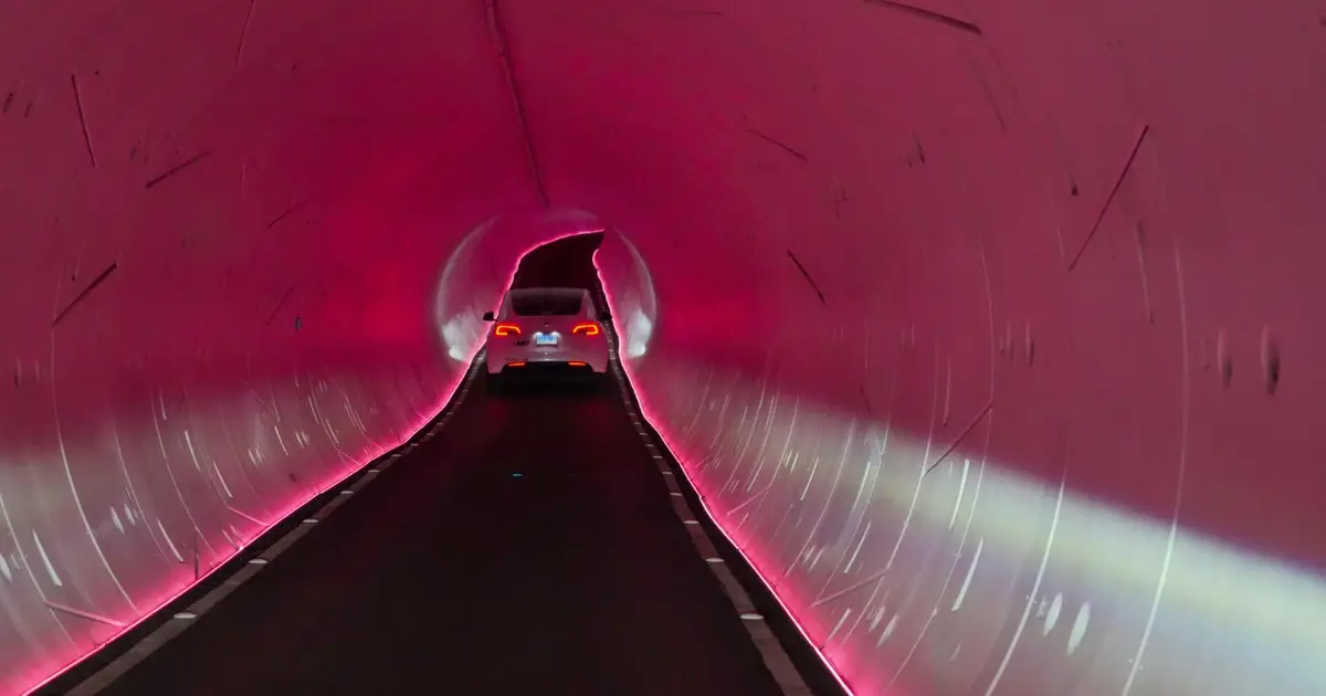 Musk underground tunnels in Las Vegas face scrutiny over safety , environmental concerns