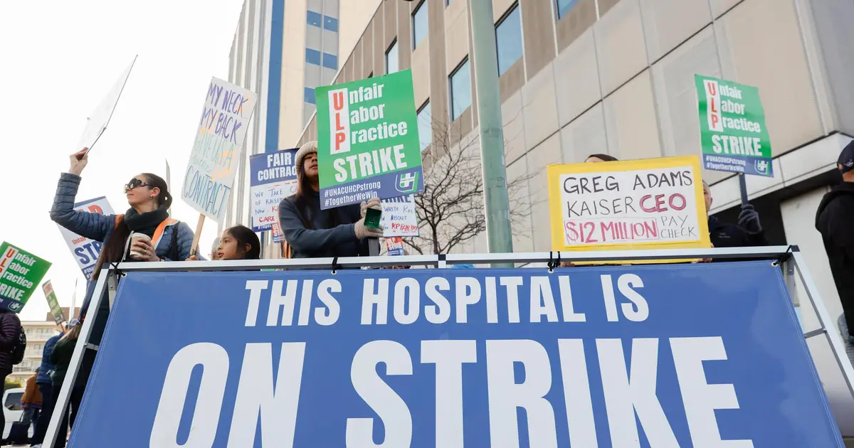 More than 30 , 000 Kaiser Permanente health care workers to end strike in California and Hawaii
