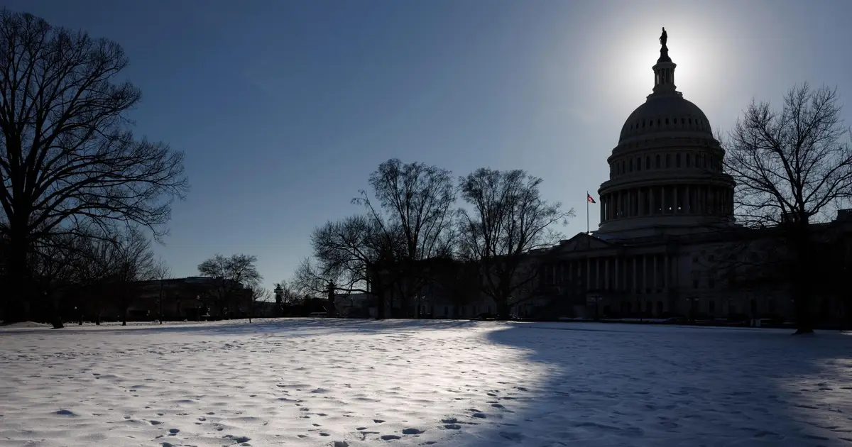 CBO : Federal deficits and debt to worsen over next decade