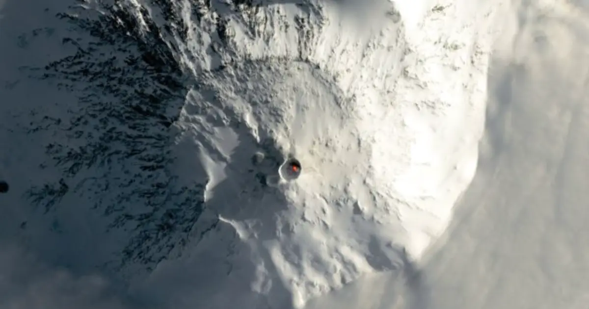 There's a Volcano in Antarctica Spewing Crystals of Gold Into The Atmosphere