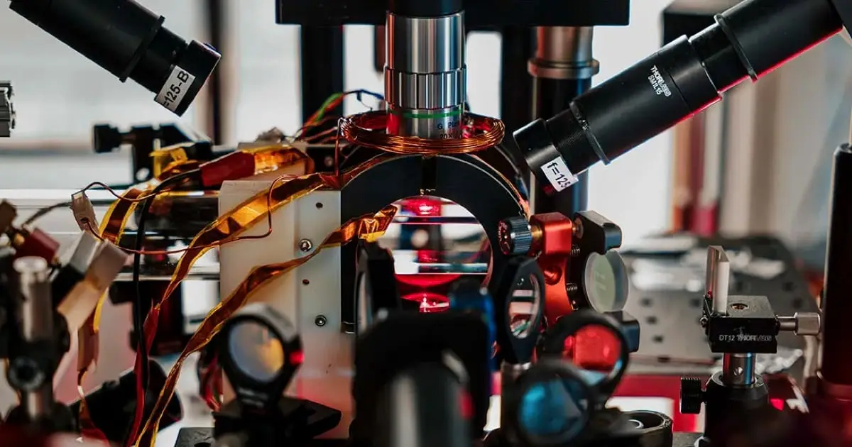 A Physicist Made a 'Mini Universe' in The Lab to Check Time Really Exists