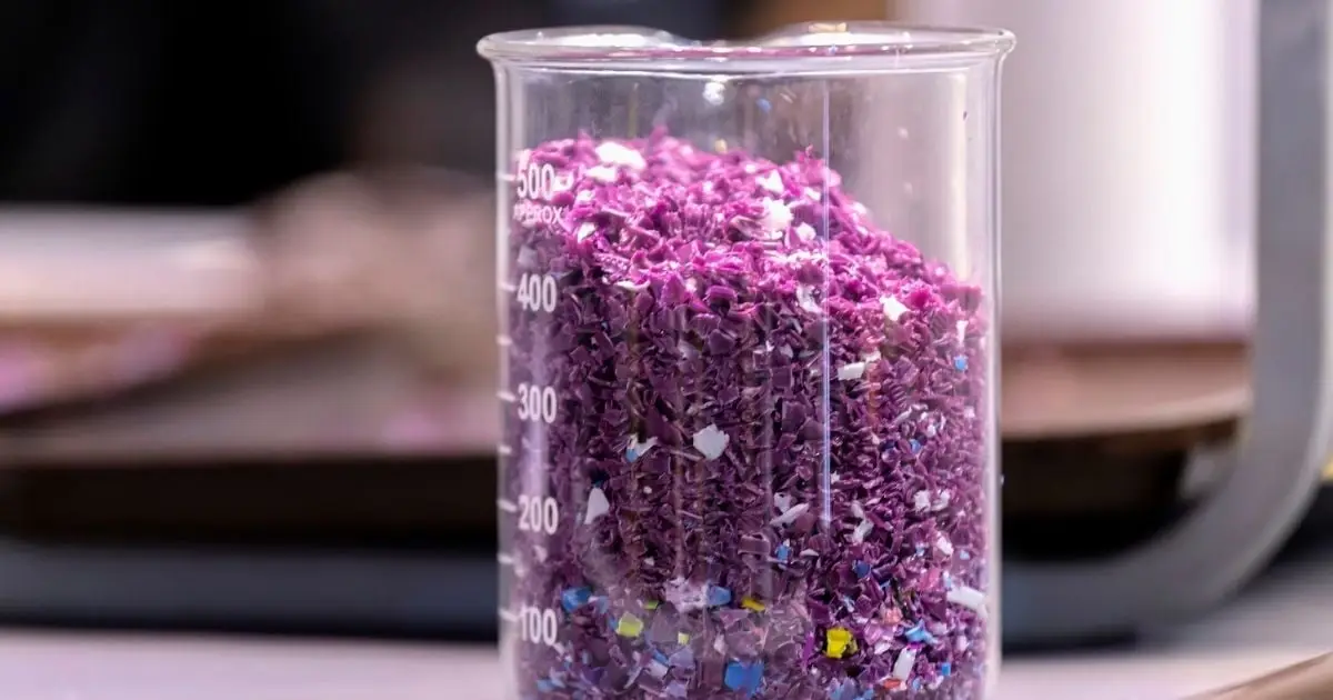 A New Kind of Plastic Vaporizes When Heated And Then Reassembles Itself