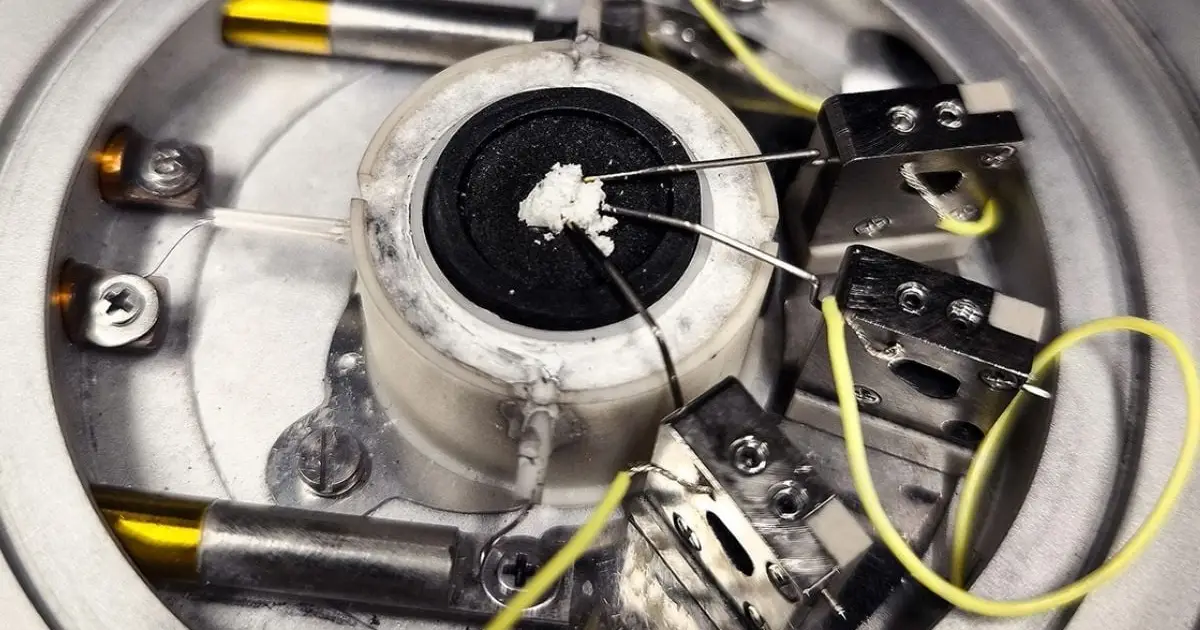 Scientists Watched Carbon Dioxide Being Pulled Out of The Air to Form Graphite
