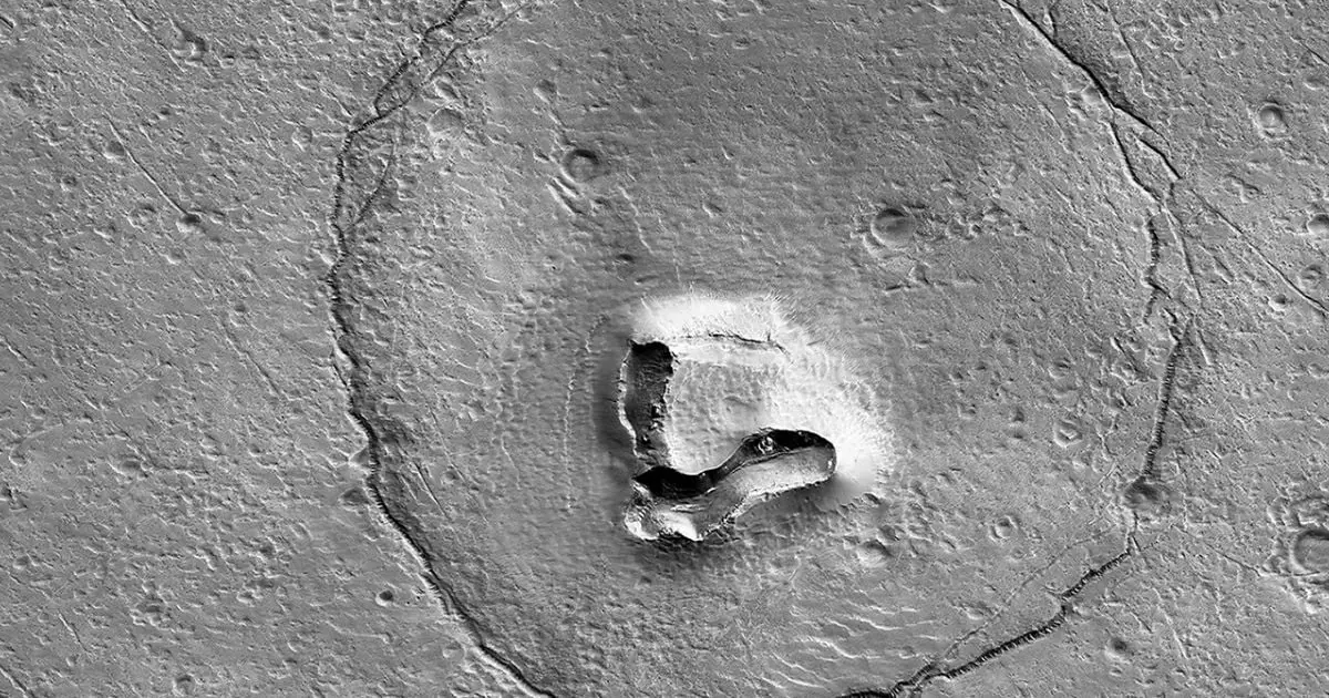 Astronomers Spotted a 'Bear' on Mars