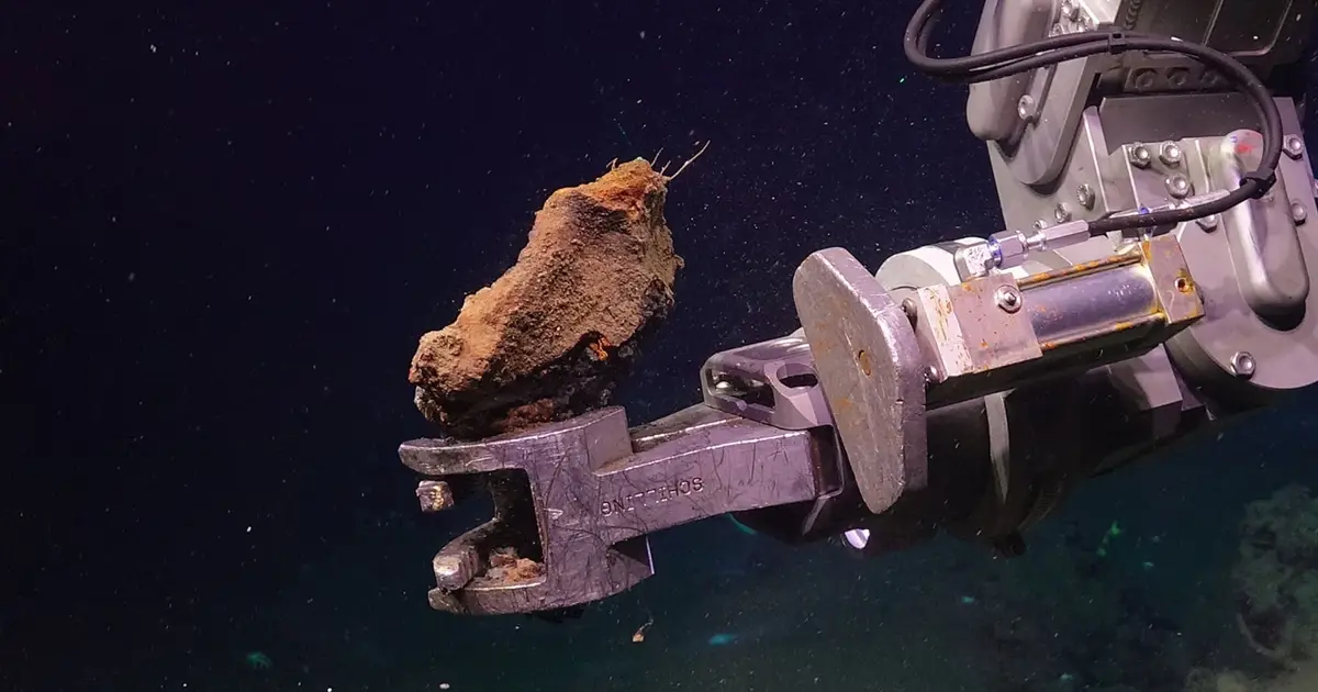 Scientists Collected Deep-Sea Rocks. They Spontaneously Caught Fire in The Lab.
