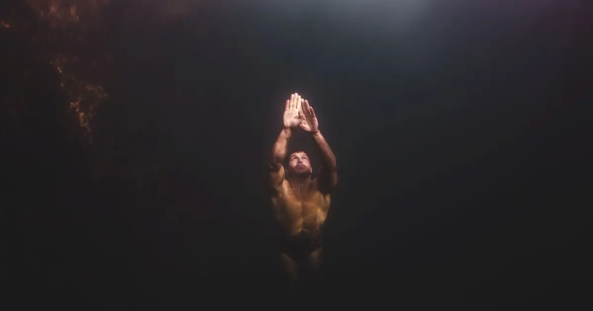 Freediving Seems to Reorganize The Human Brain on a Large Scale