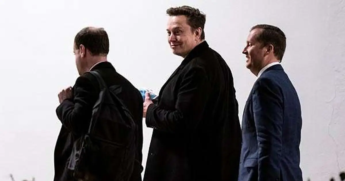 Elon Musk hints at buying Ryanair amid Starlink spat