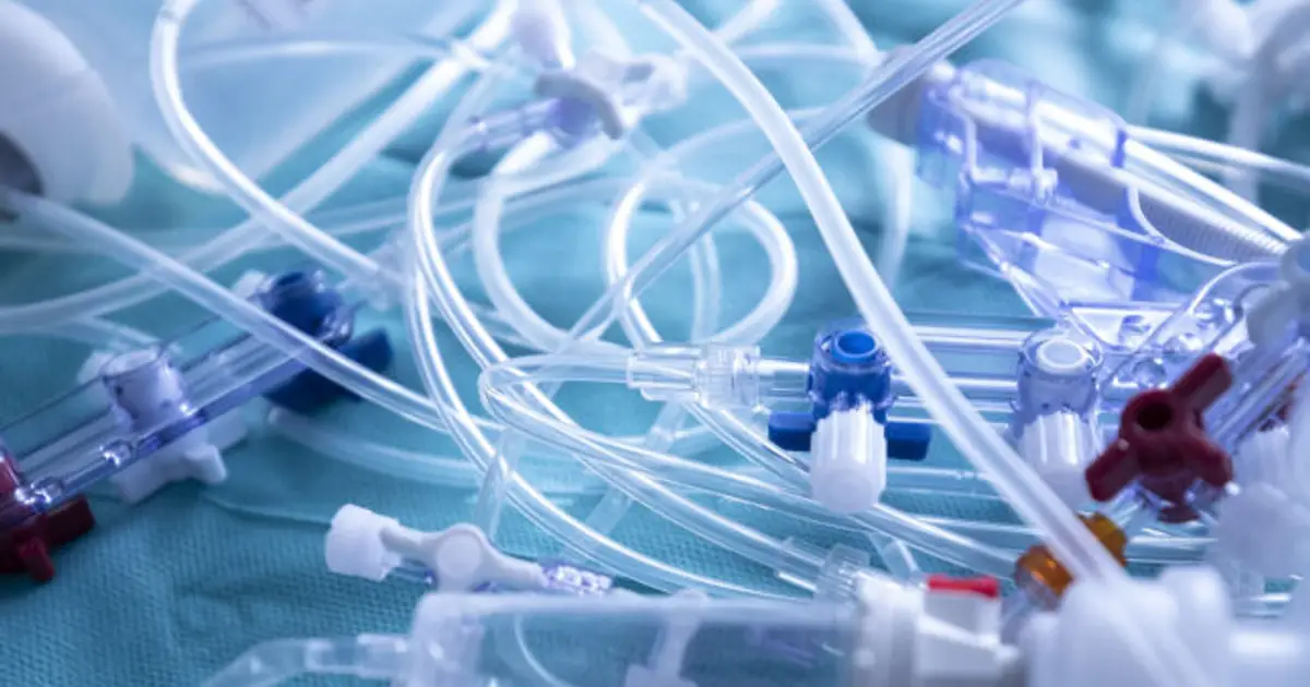 Platinum-based chemotherapy in childhood causes mutations that age the liver